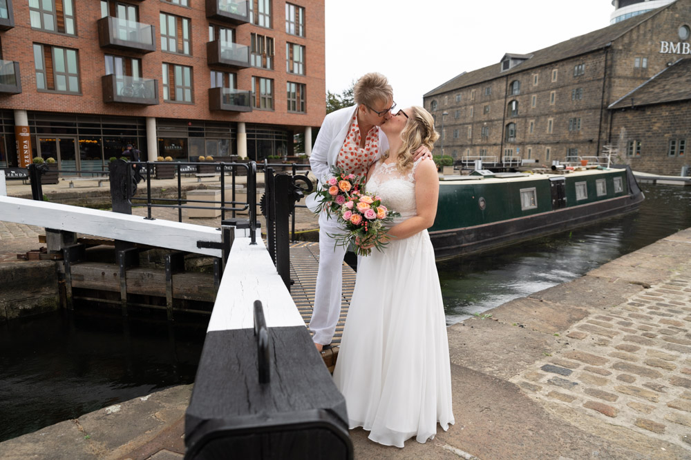 The couple kissing by canal boats at Leeds Waterfront