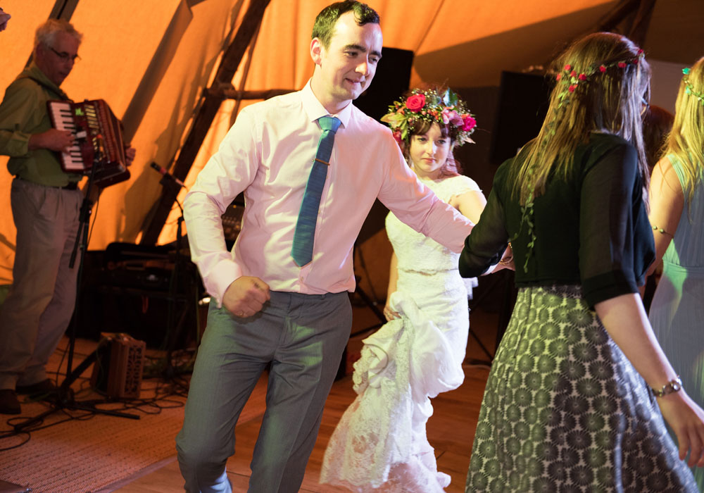 100 st pauls church armitage bridge summer wedding