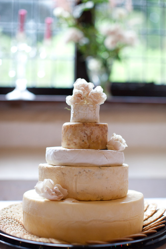 102 cutting wedding cake lowri tim
