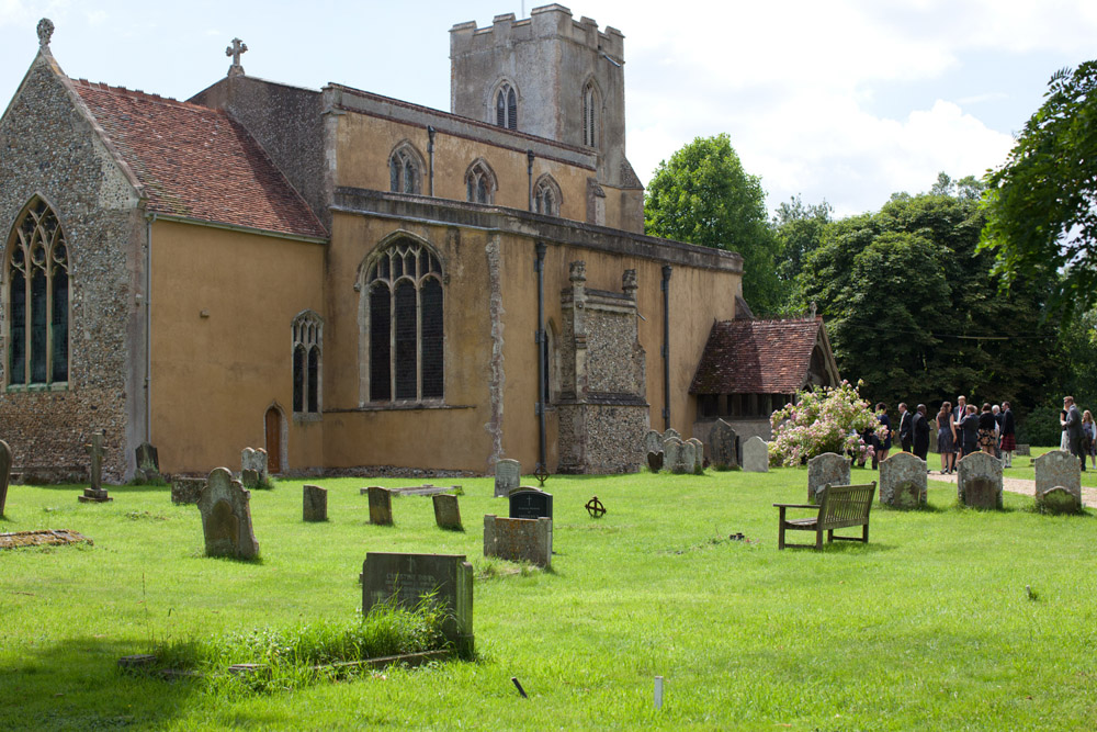 14 guests arrive church eleanor alan