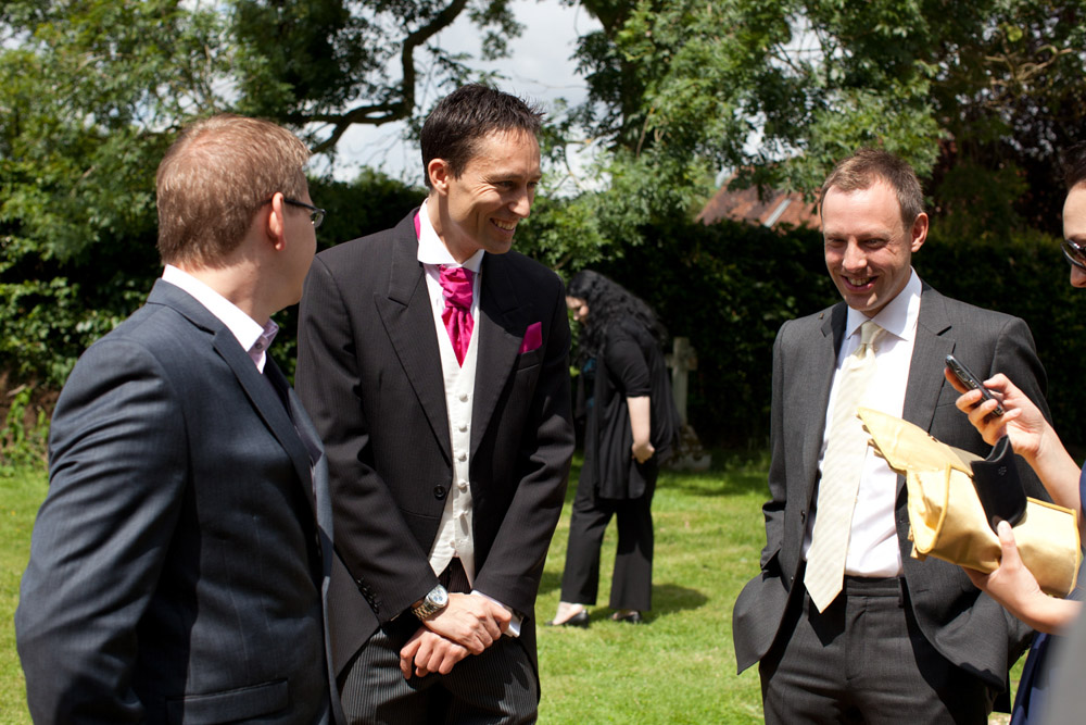 16 guests arrive church eleanor alan