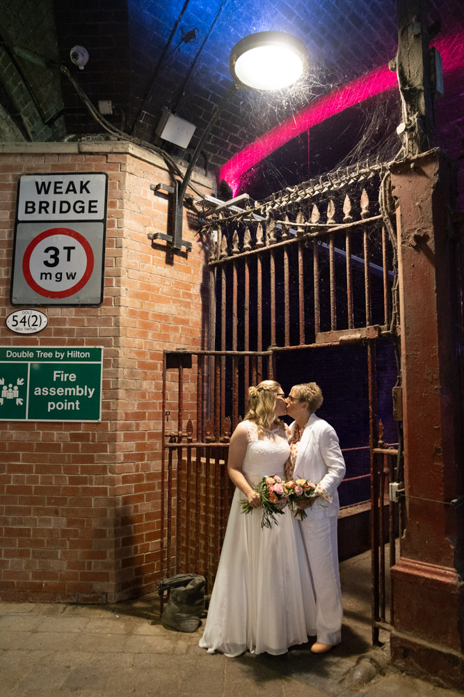 The couple kissing at the southern station gate