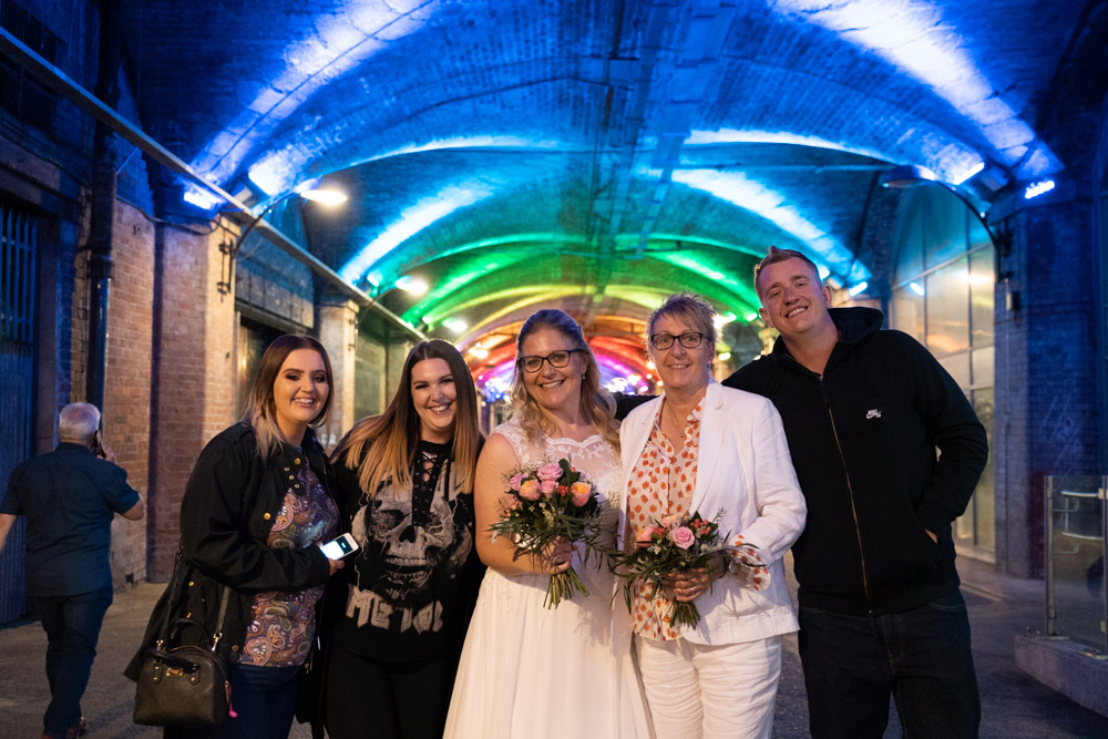 The couple smile in an unplanned group photo with three friendly strangers