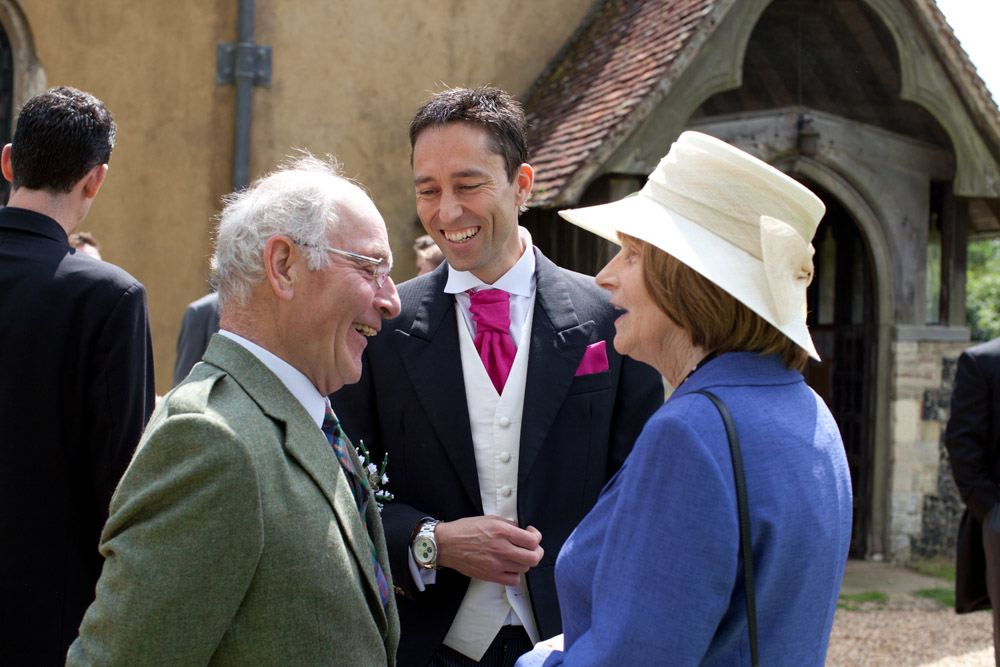 20 guests arrive church eleanor alan
