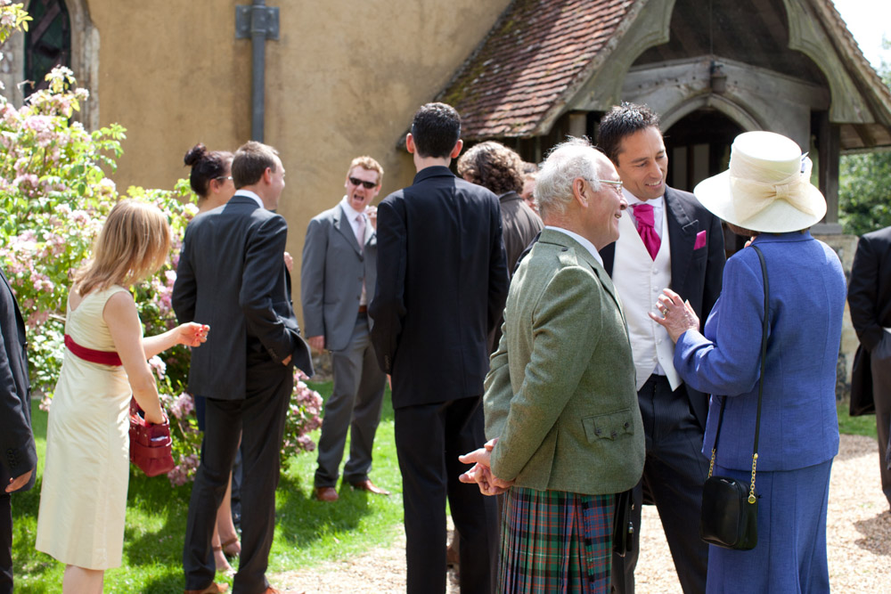 21 guests arrive church eleanor alan