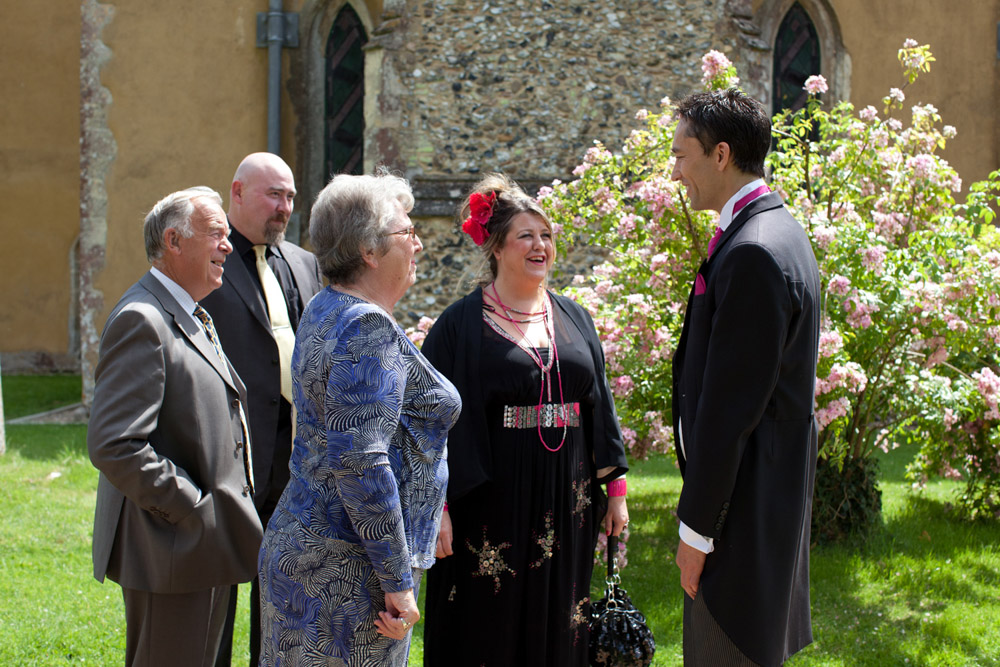 22 guests arrive church eleanor alan