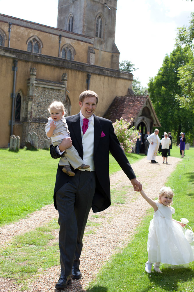 34 guests arrive church eleanor alan