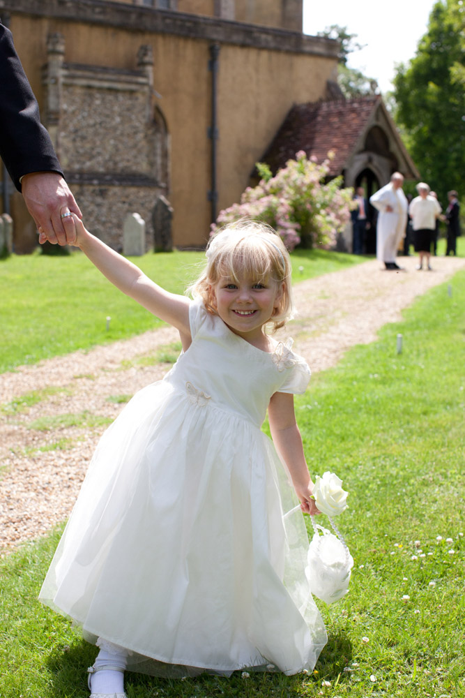 35 guests arrive church eleanor alan