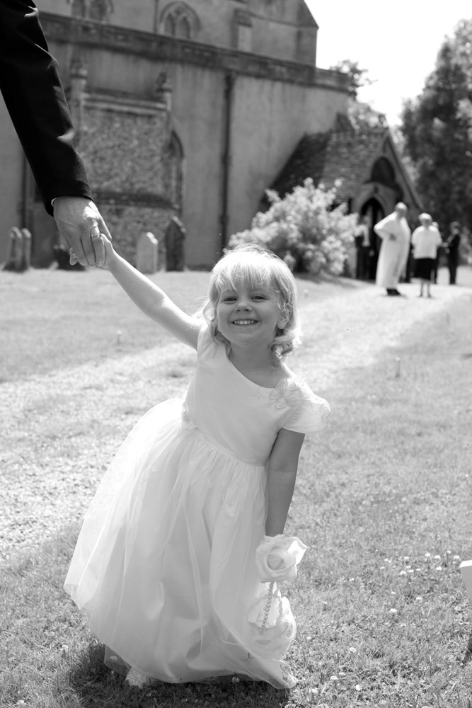 36 guests arrive church eleanor alan