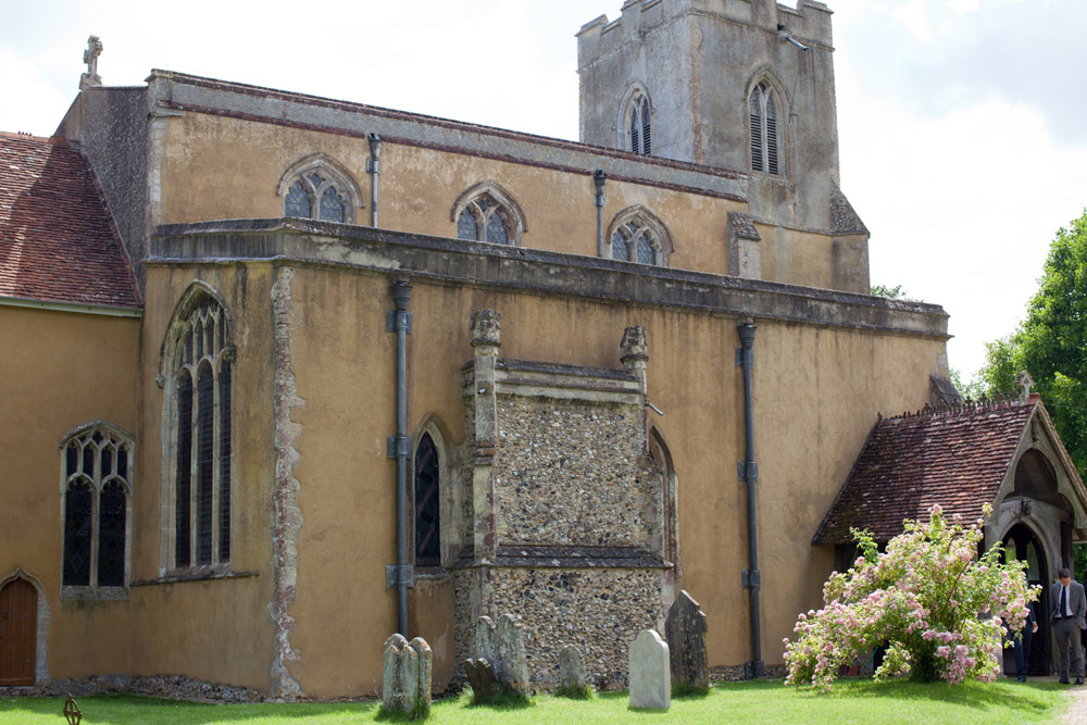 37 guests arrive church eleanor alan