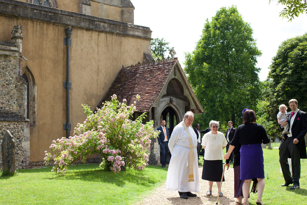 38 guests arrive church eleanor alan